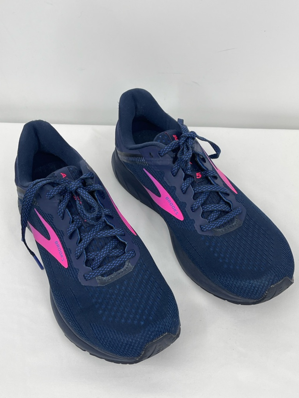Brooks Women's Navy Sneakers with Pink Highlights SIZE 8.5